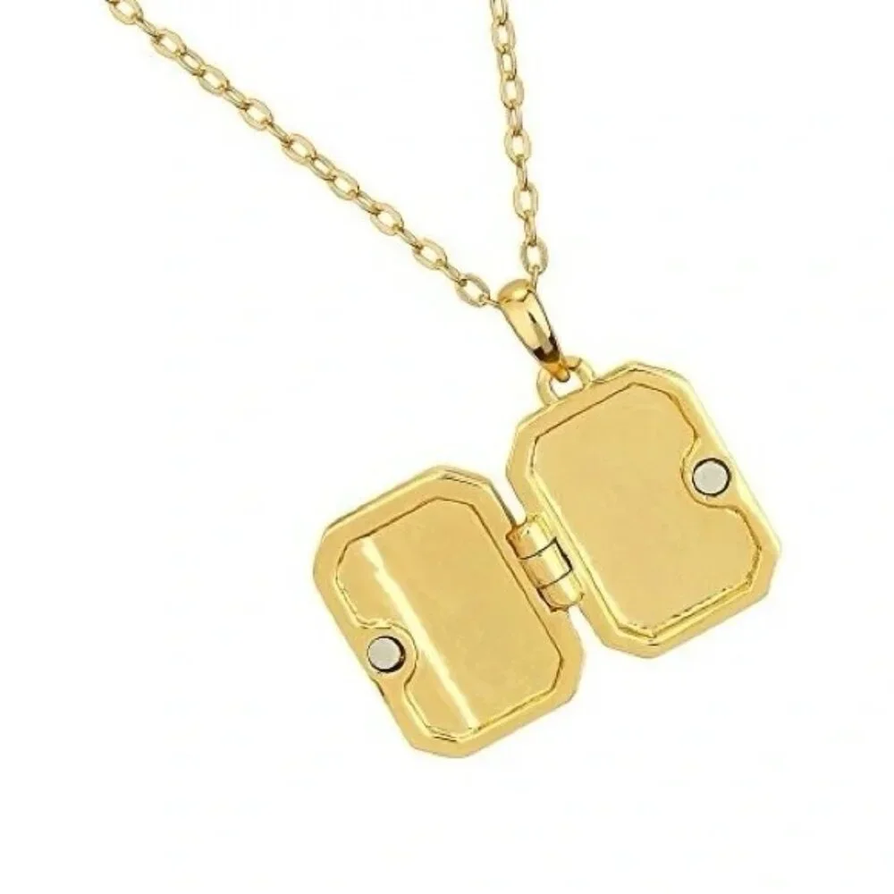 Gold Greenwich Locket Necklace With‎ Chain New